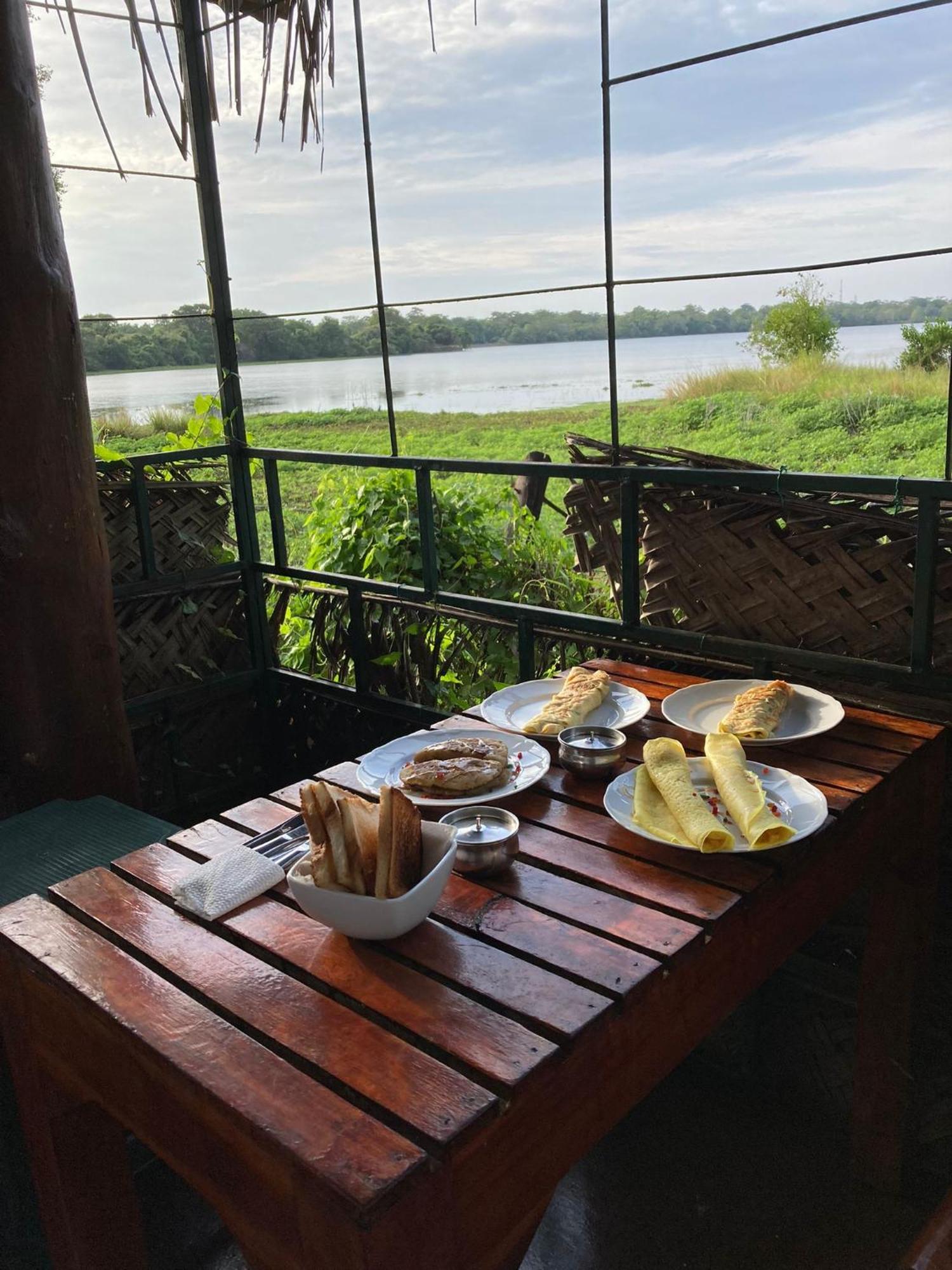 Lake Cabin Polonnaruwa Exterior foto